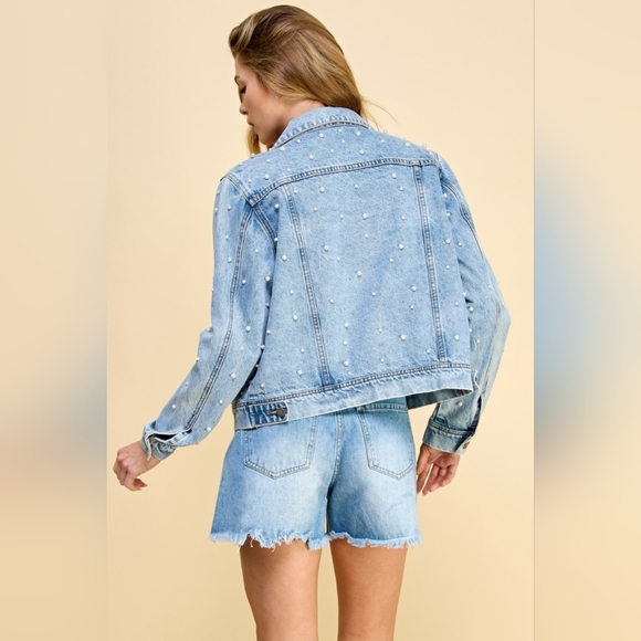 Veveret Button Up Pearl Detail Long Sleeve Denim Jacket - Picture 4 of 10